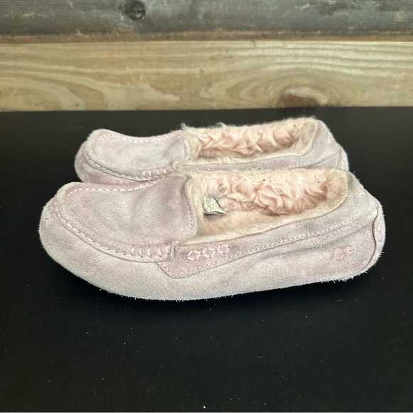 UGG Ansley Women’s Light Pink Suede Sherpa Lined Slipper Pink 7 Mocassins - Picture 2 of 10